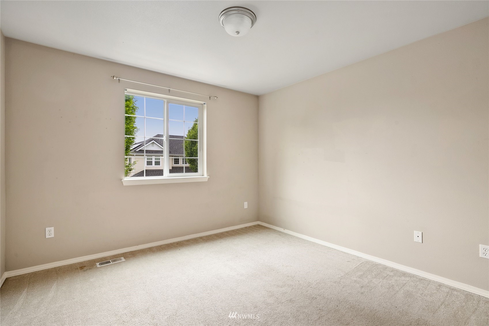 6924 Inlay Street Southeast Lacey, WA 98513 - Photo 15 of 20 an empty room with windows