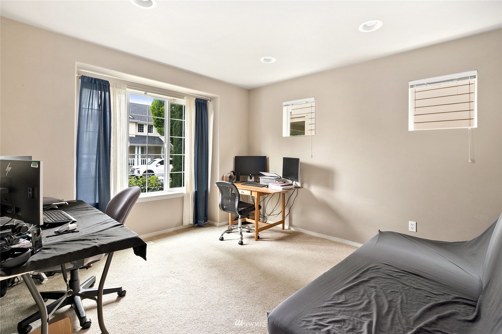 6924 Inlay Street Southeast Lacey, WA 98513 - Photo 9 of 20 a workspace with furniture and a window