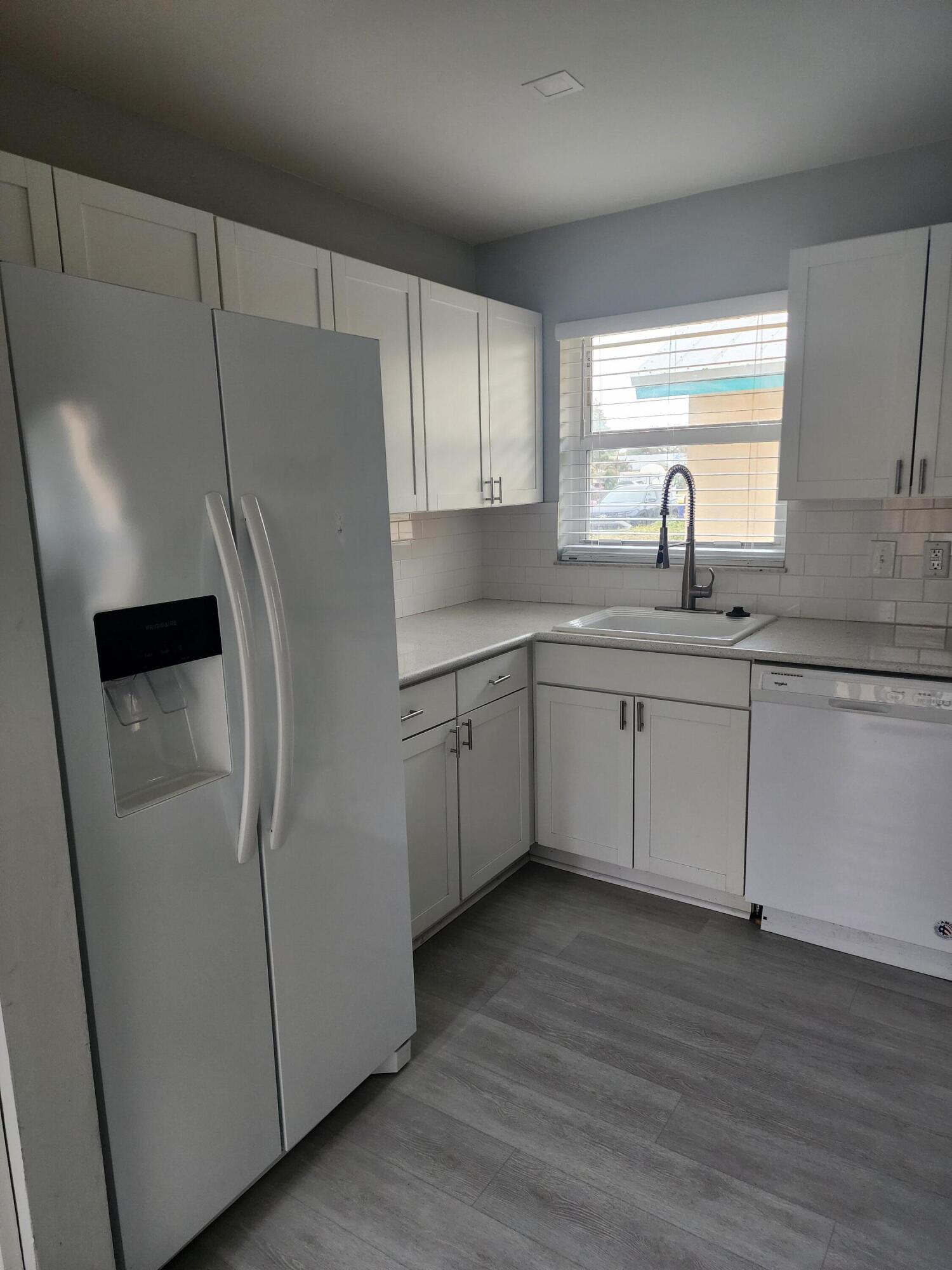 8933 Southeast Hobe Ridge Avenue Hobe Sound, FL 33455 - Photo 2 of 17 Kitchen