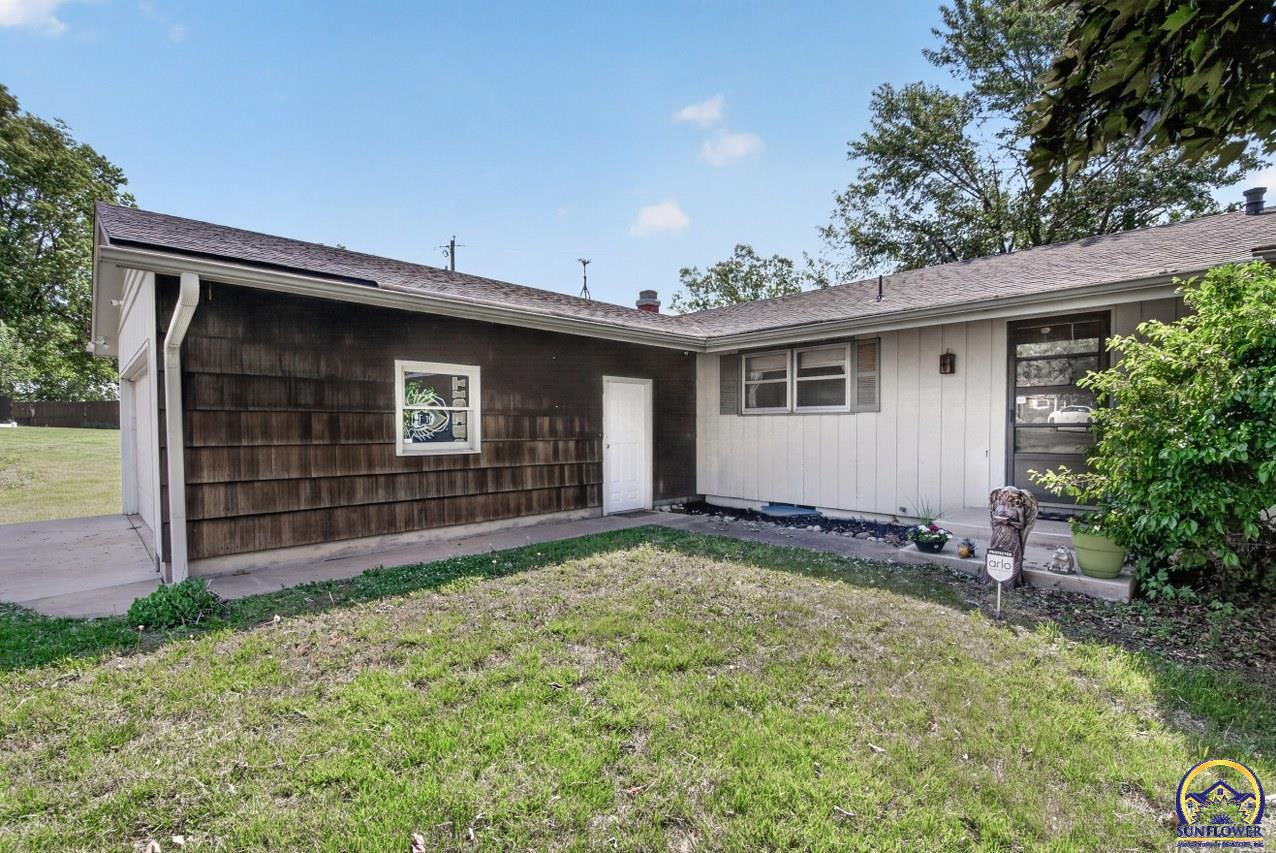 4830 Northwest Pottawatomie Road Topeka, KS 66618 - Photo 2 of 38