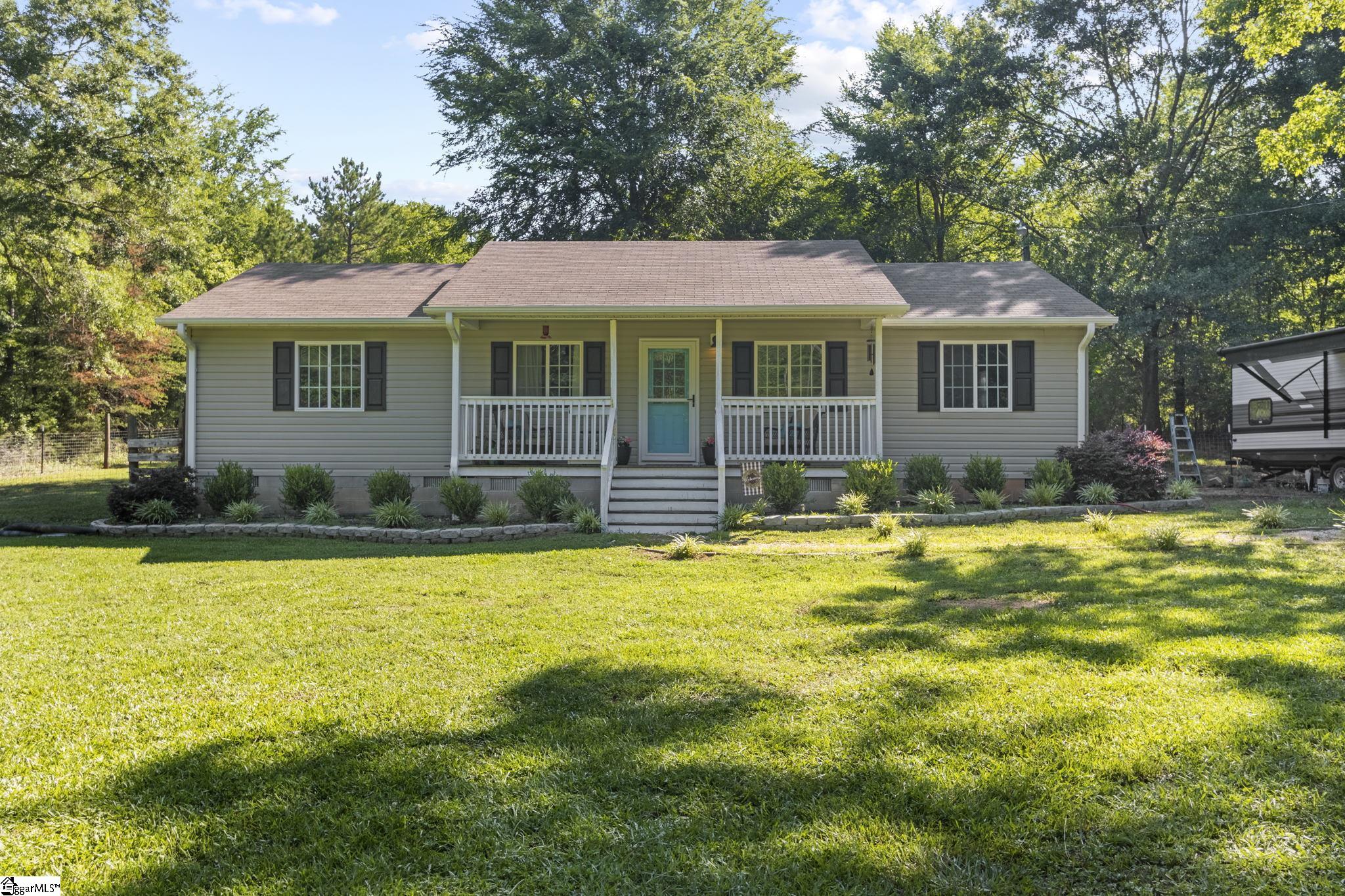128 Geddy Road Gray Court, SC 29645 - Photo 1 of 25