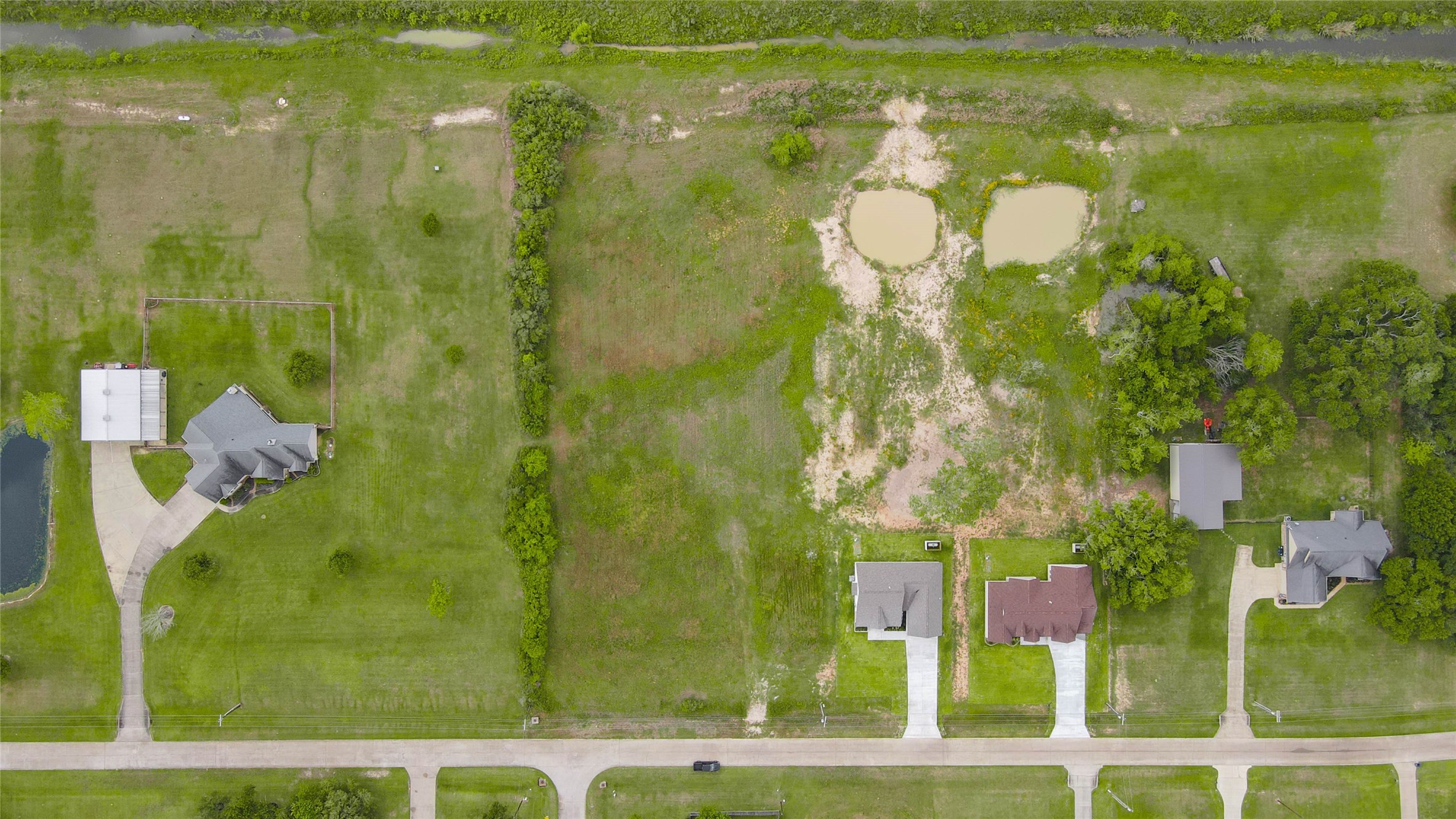 913 Buffalo Trail Angleton, TX 77515 - Photo 8 of 17