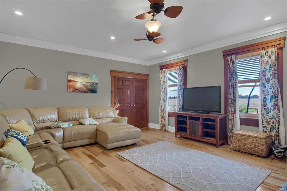 8200 Pin Oak Road Edwardsville, IL 62025 - Photo 14 of 56