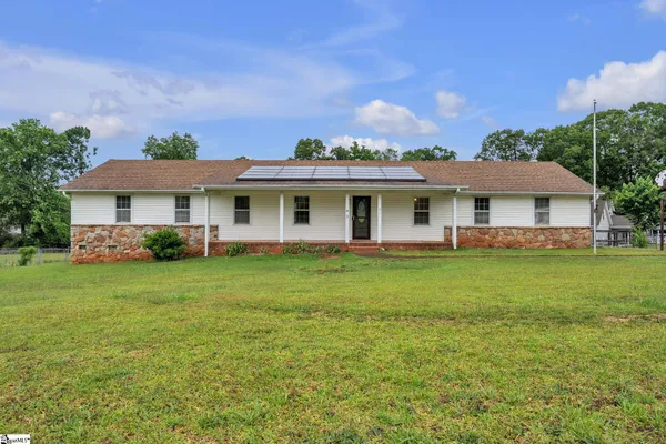 $300,000 | 511 Clarendon Drive, Easley, SC 29642