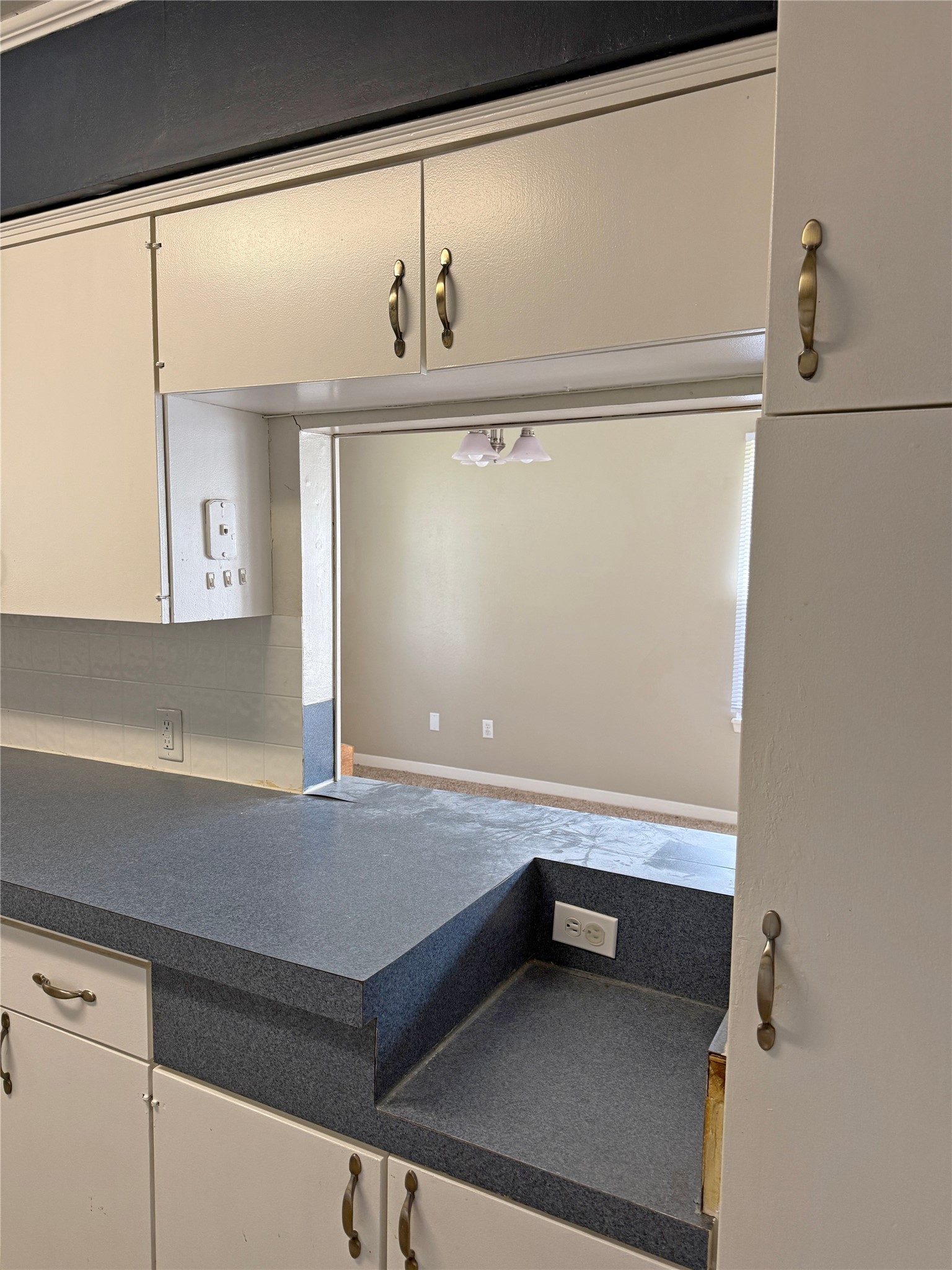 508 Rals Drive Onalaska, TX 77360 - Photo 19 of 42 Pass thru to dining from kitchen side