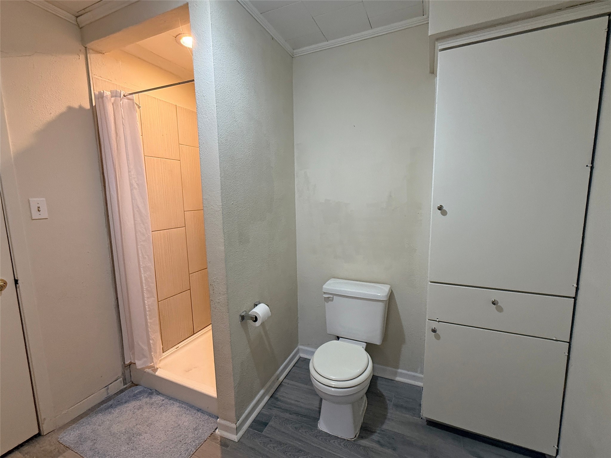 508 Rals Drive Onalaska, TX 77360 - Photo 26 of 42 Another view of hall bathroom