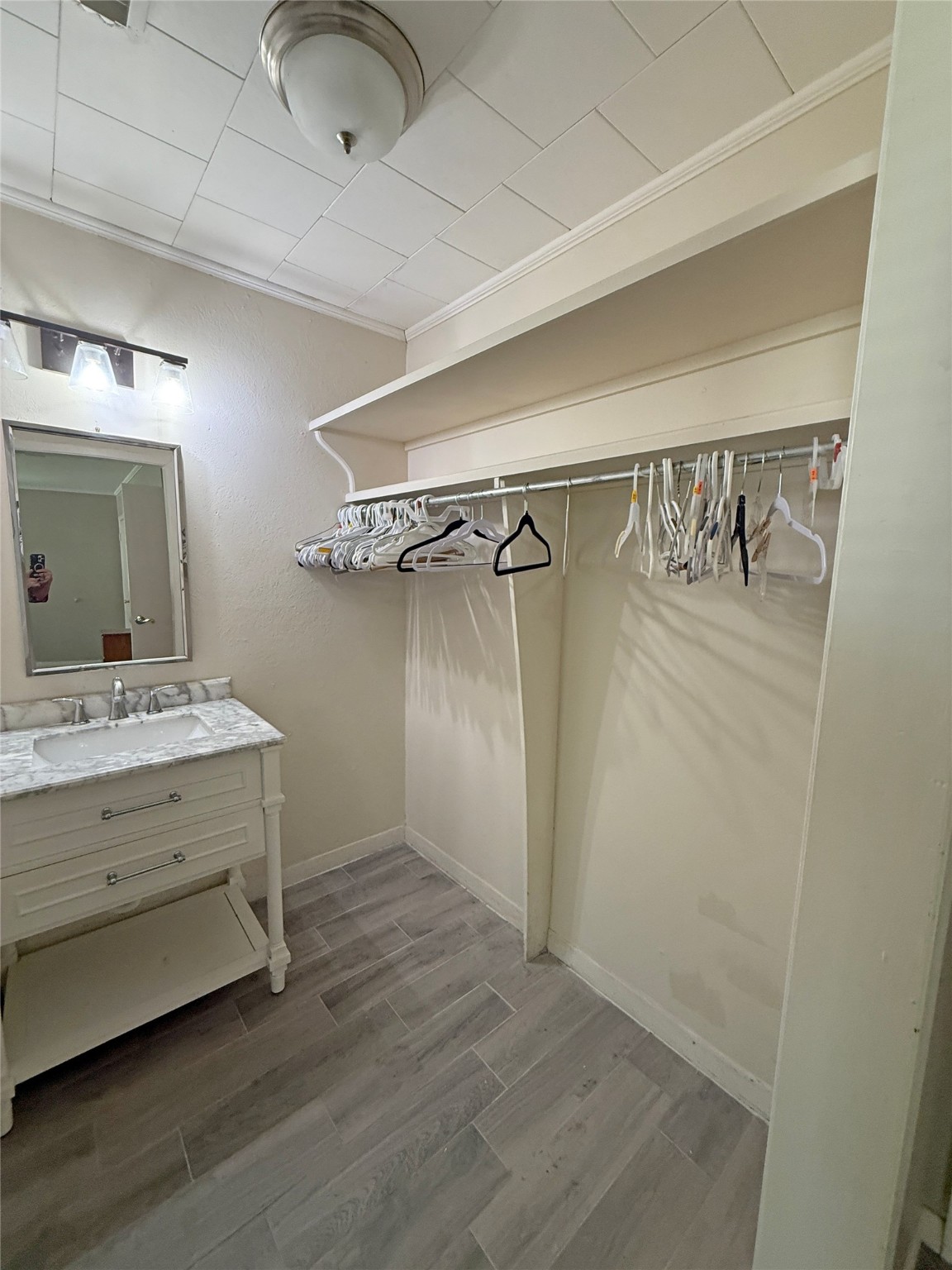 508 Rals Drive Onalaska, TX 77360 - Photo 30 of 42 a bathroom with a sink a mirror and a shower