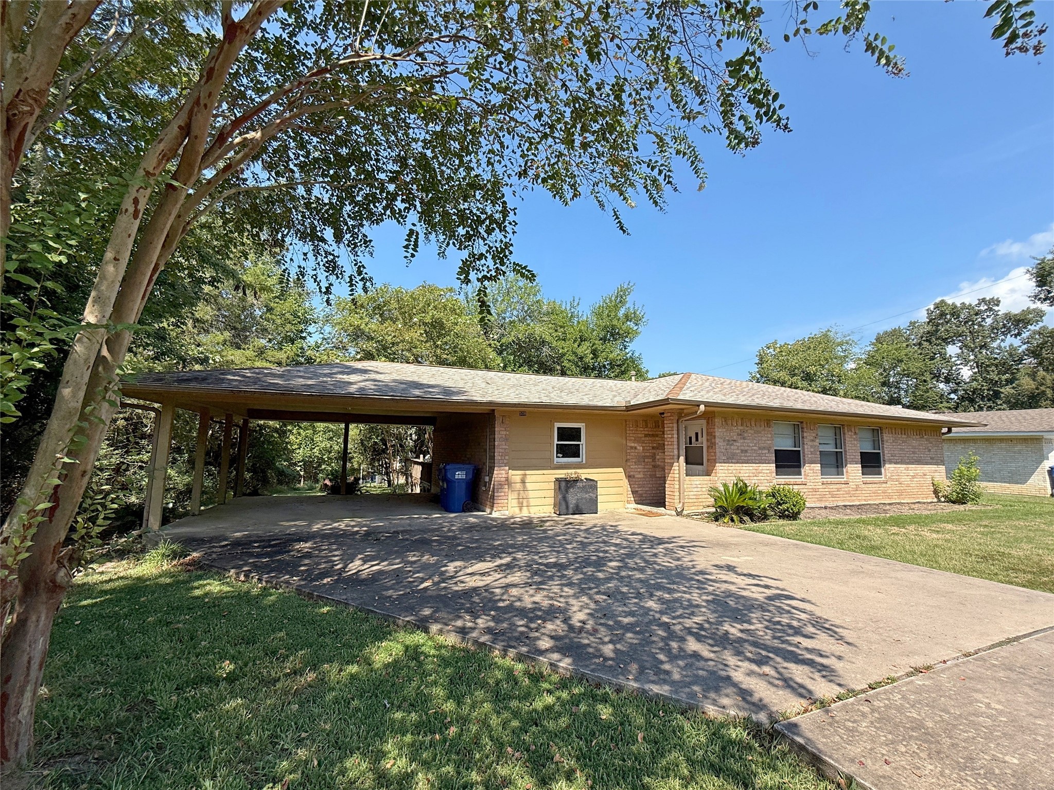 508 Rals Drive Onalaska, TX 77360 - Photo 3 of 42 front view of a house with a yard