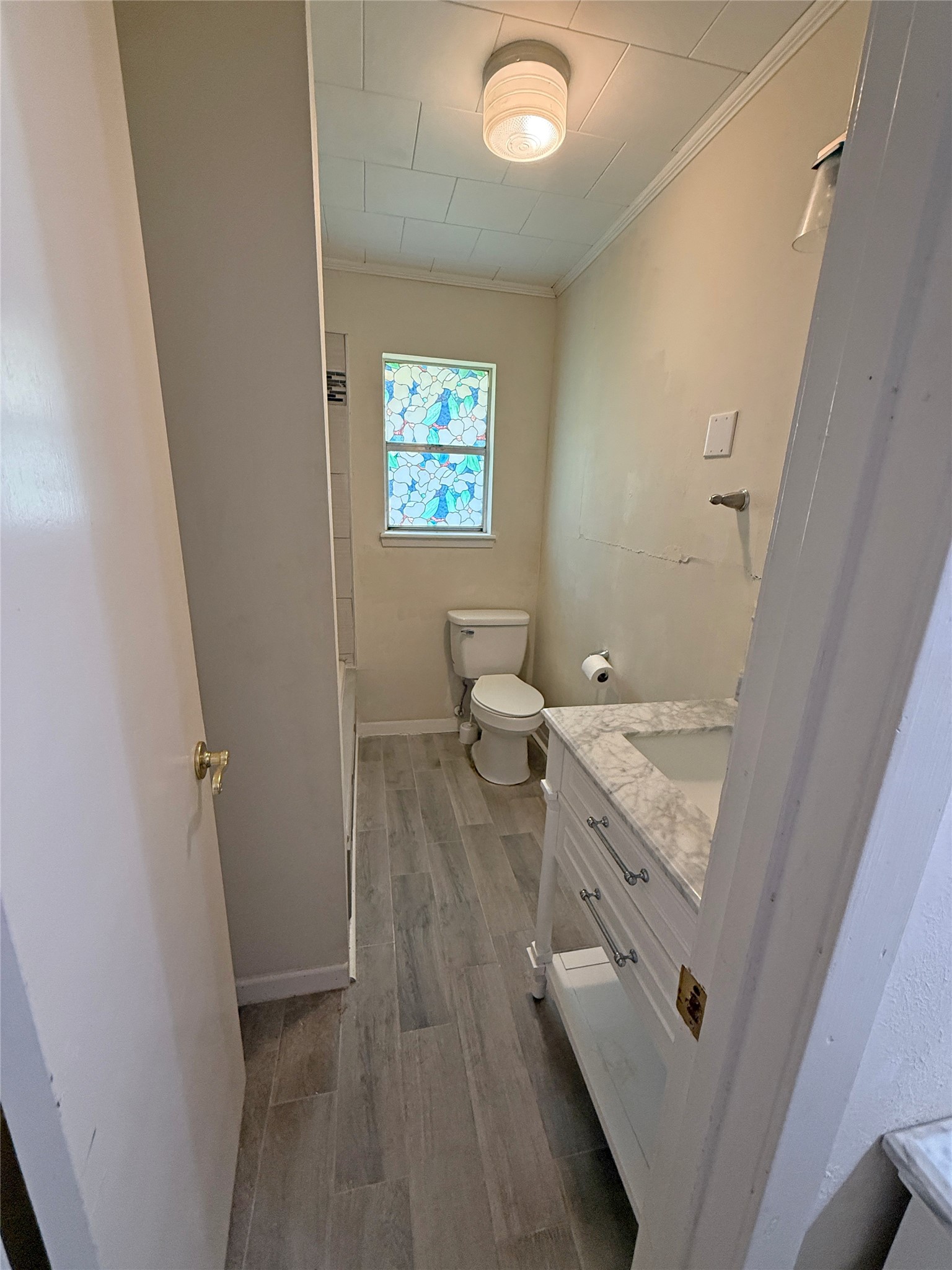 508 Rals Drive Onalaska, TX 77360 - Photo 31 of 42 Primary bathroom with jetted tub
