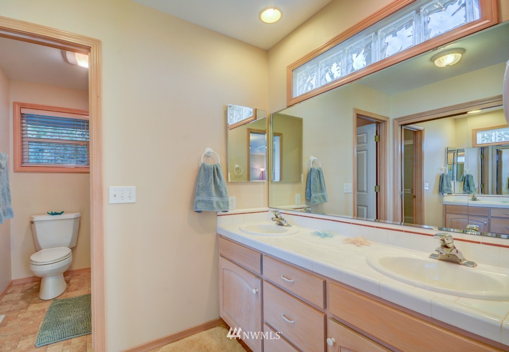 1849 West Beach Road Oak Harbor, WA 98277 - Photo 16 of 25 Gallery Image 16