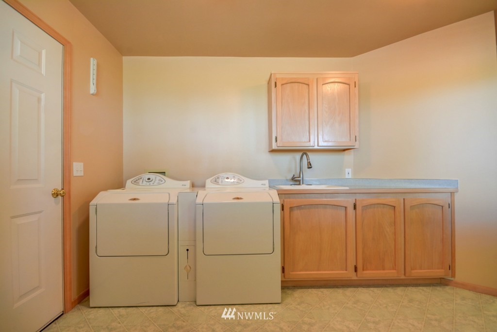 1849 West Beach Road Oak Harbor, WA 98277 - Photo 22 of 25 Gallery Image 22