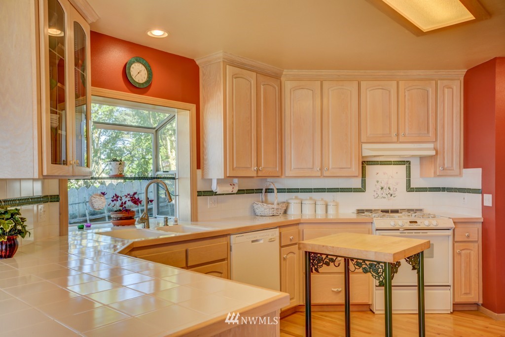 1849 West Beach Road Oak Harbor, WA 98277 - Photo 4 of 25 Gallery Image 4