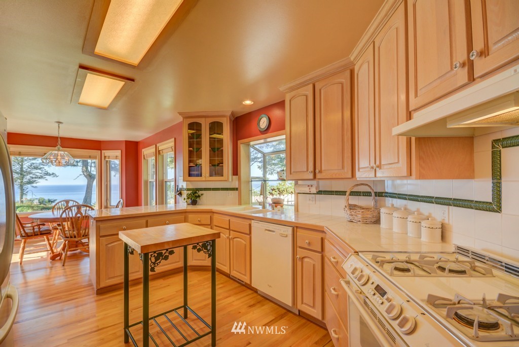 1849 West Beach Road Oak Harbor, WA 98277 - Photo 5 of 25 Gallery Image 5