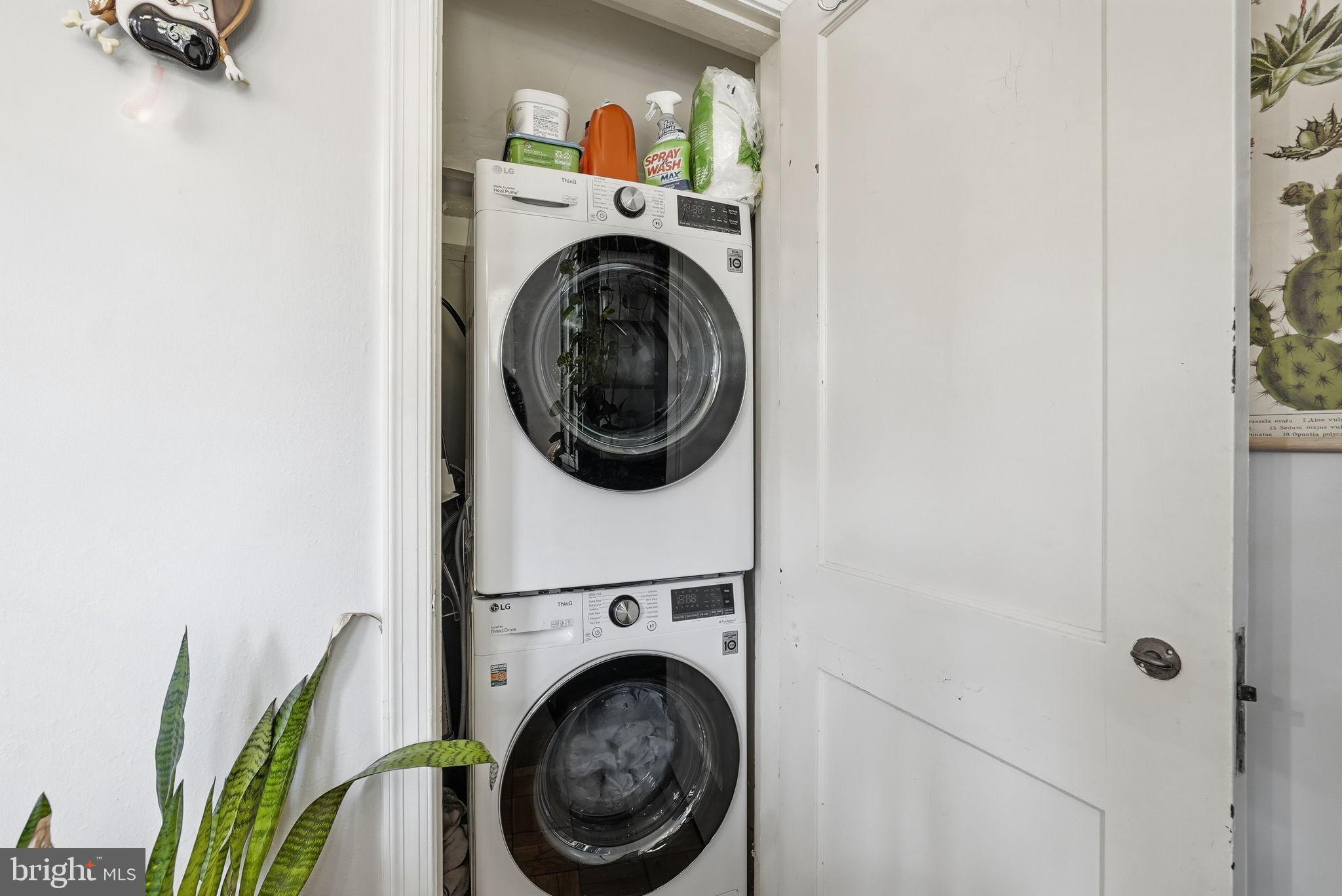 2700 13th Road South, Unit 510 Arlington, VA 22204 - Photo 8 of 17 a utility room with dryer and washer