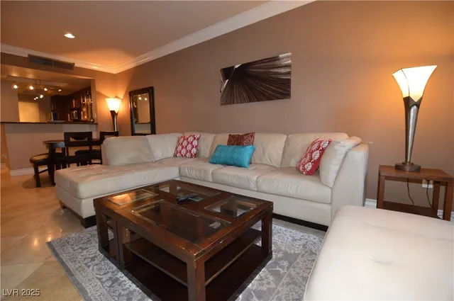 $1,950 | 270 East Flamingo Road, Unit 112, Las Vegas, NV 89169