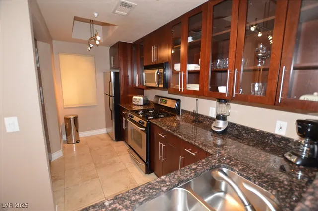 $1,950 | 270 East Flamingo Road, Unit 112, Las Vegas, NV 89169
