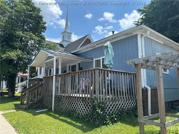 $149,900 | 404 William Street, Cedar Grove, WV 25039