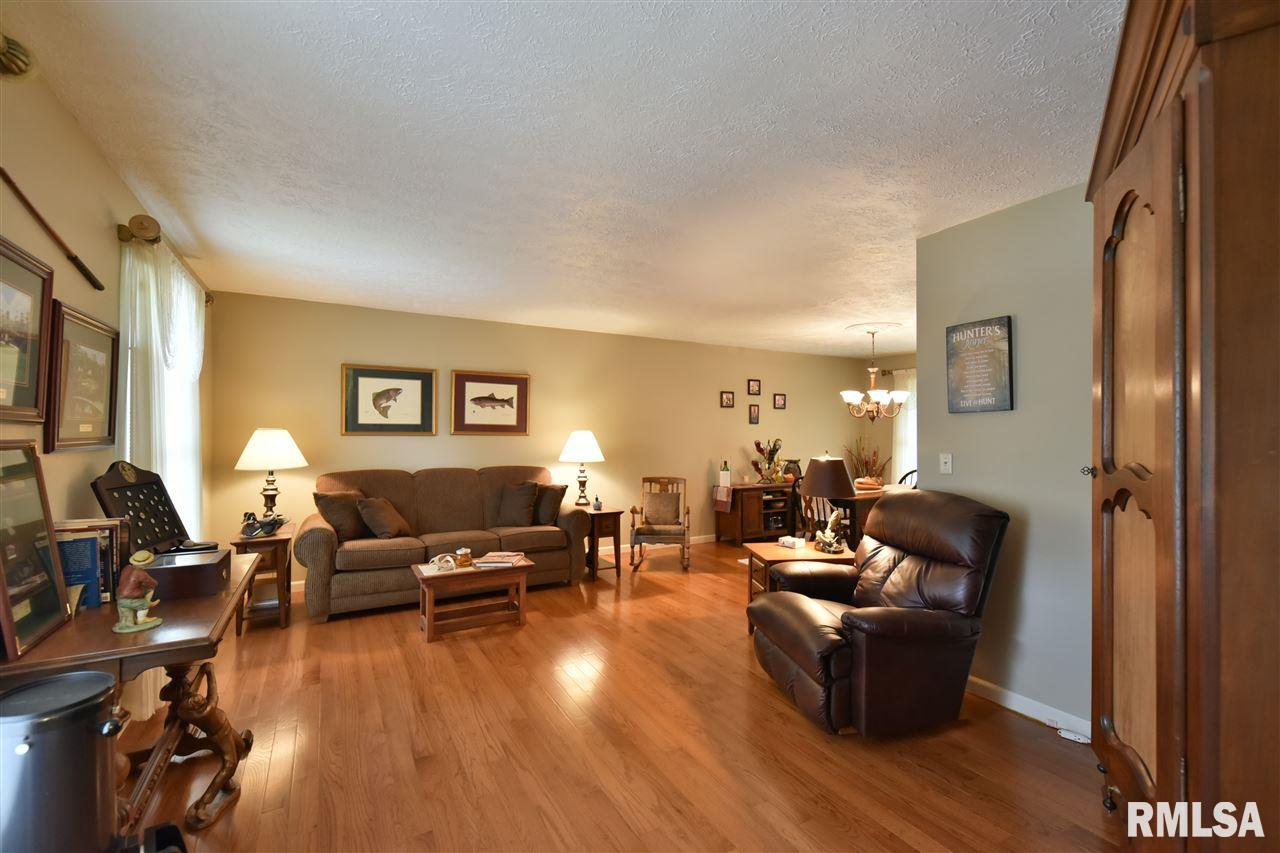 20 Sarah Avenue Springfield, IL 62703 - Photo 2 of 35
