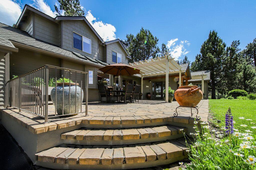 60604 Woodside Road Bend, OR 97702 - Photo 4 of 99 woodside 49