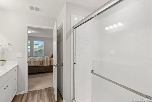 a en suite bathroom with a sink and a mirror