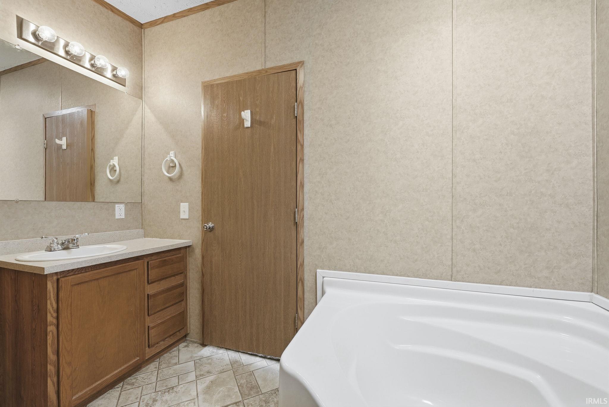 619 East 6th Street Warren, IN 46792 - Photo 15 of 36