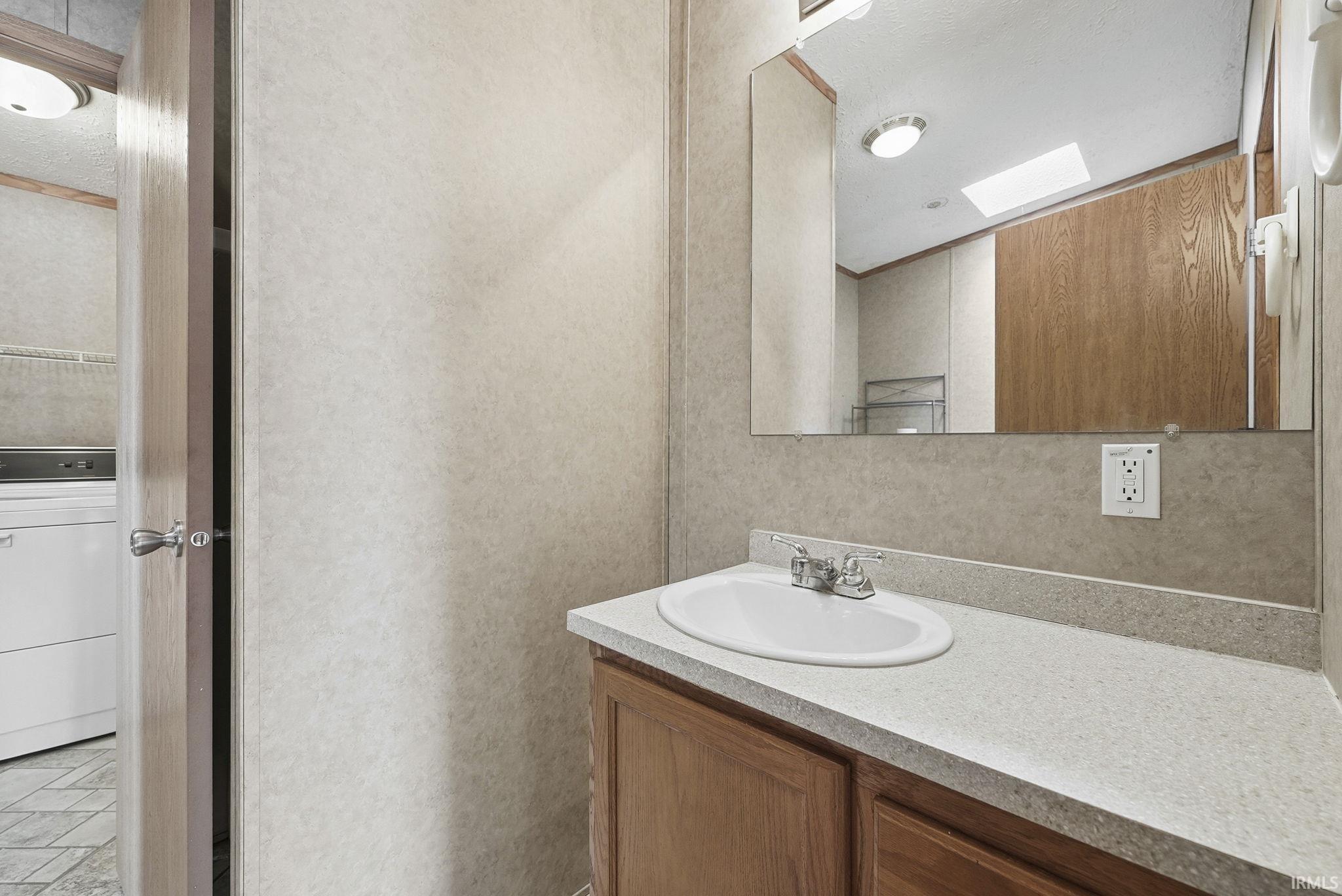 619 East 6th Street Warren, IN 46792 - Photo 16 of 36