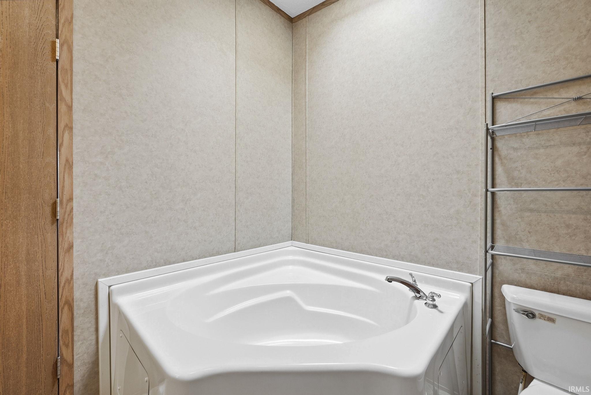 619 East 6th Street Warren, IN 46792 - Photo 17 of 36