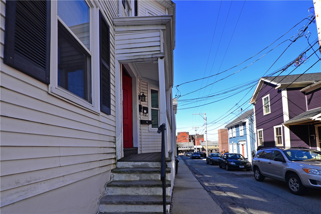33 Ann Street Newport, RI 02840 - Photo 3 of 19