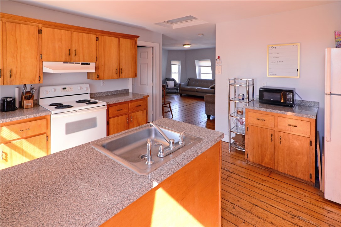 33 Ann Street Newport, RI 02840 - Photo 5 of 19