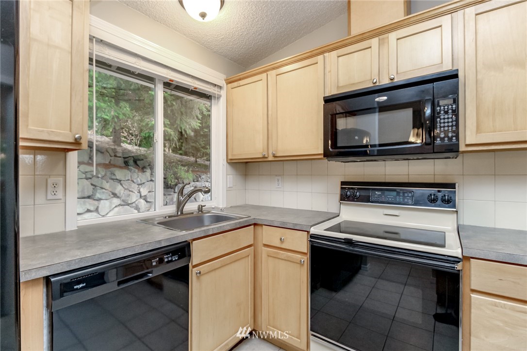 14437 171st Avenue Southeast Renton, WA 98059 - Photo 8 of 38 Gallery Image 8
