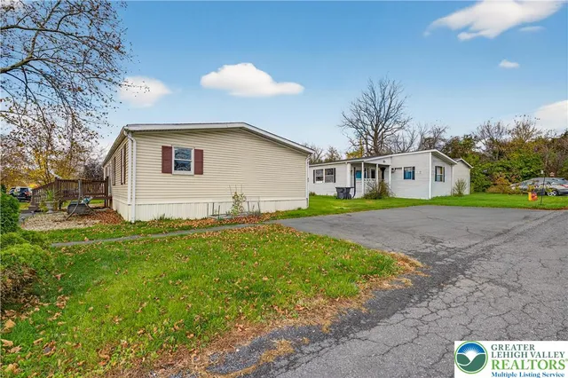 a view of a yard in front of a house