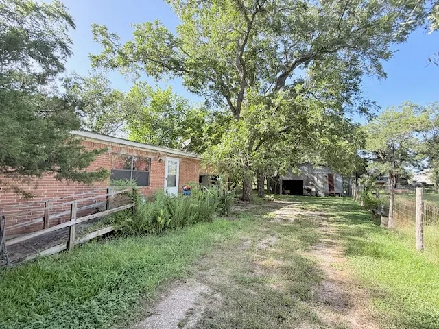 $85,000 | 413 South 1st Street, Waelder, TX 78959