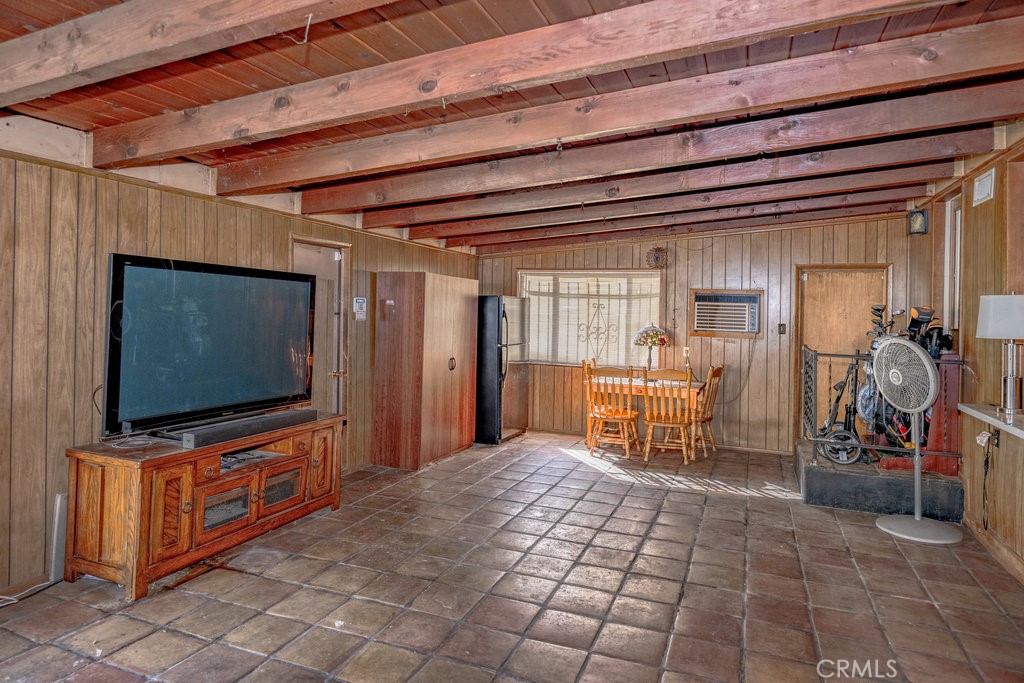 17654 Welby Way Van Nuys, CA 91406 - Photo 19 of 26 a view of a livingroom with entryway