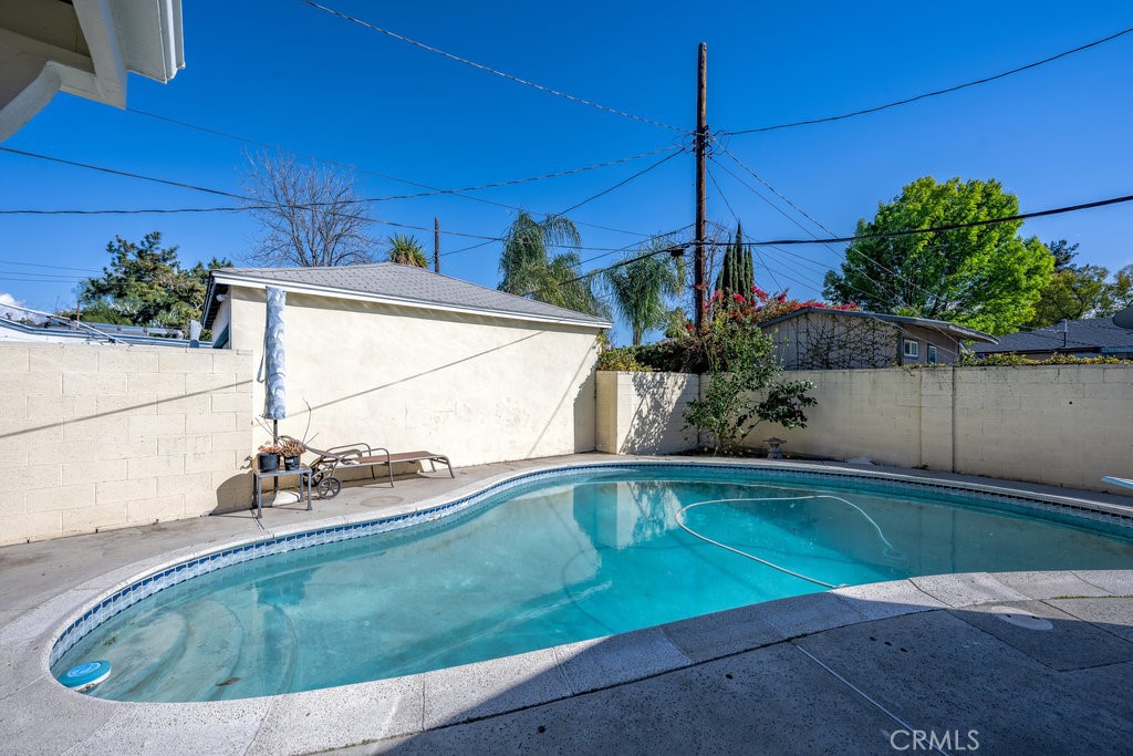 17654 Welby Way Van Nuys, CA 91406 - Photo 22 of 26 a view of a sink in the backyard