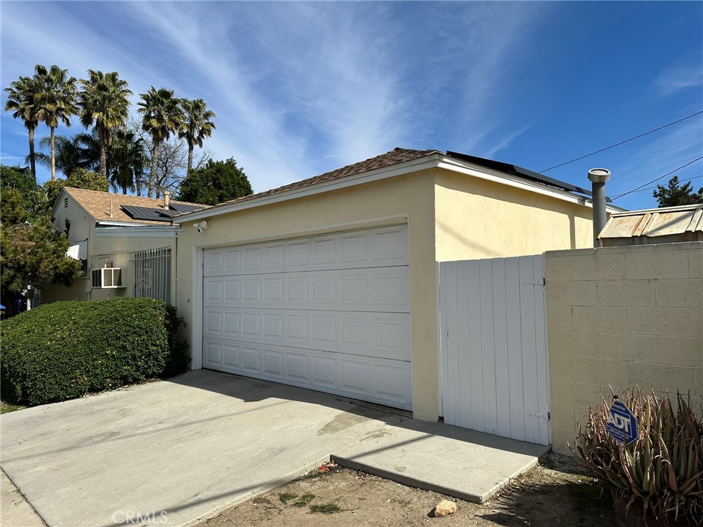 17654 Welby Way Van Nuys, CA 91406 - Photo 6 of 26 a backyard of a house