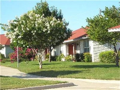$570 | 300 East 3rd Street, Burnet, TX 78611