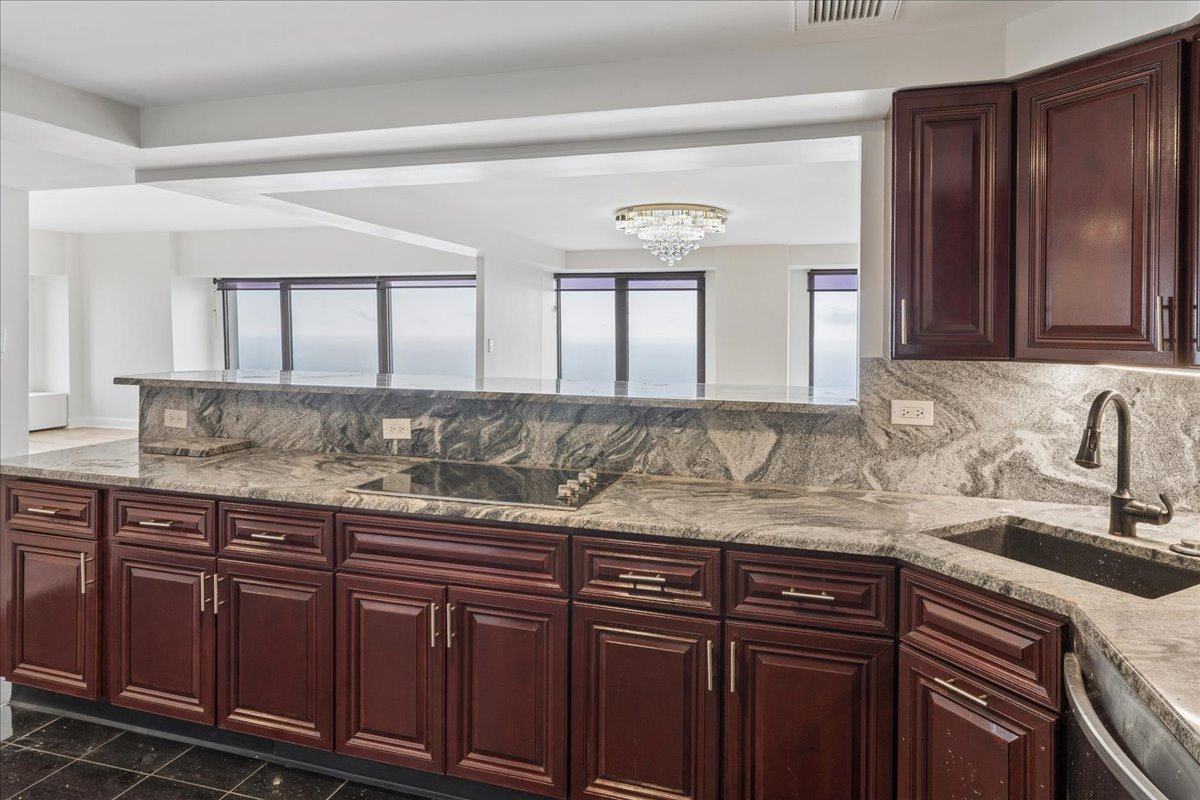 175 East Delaware Place, Unit 8304 Chicago, IL 60611 - Photo 7 of 26