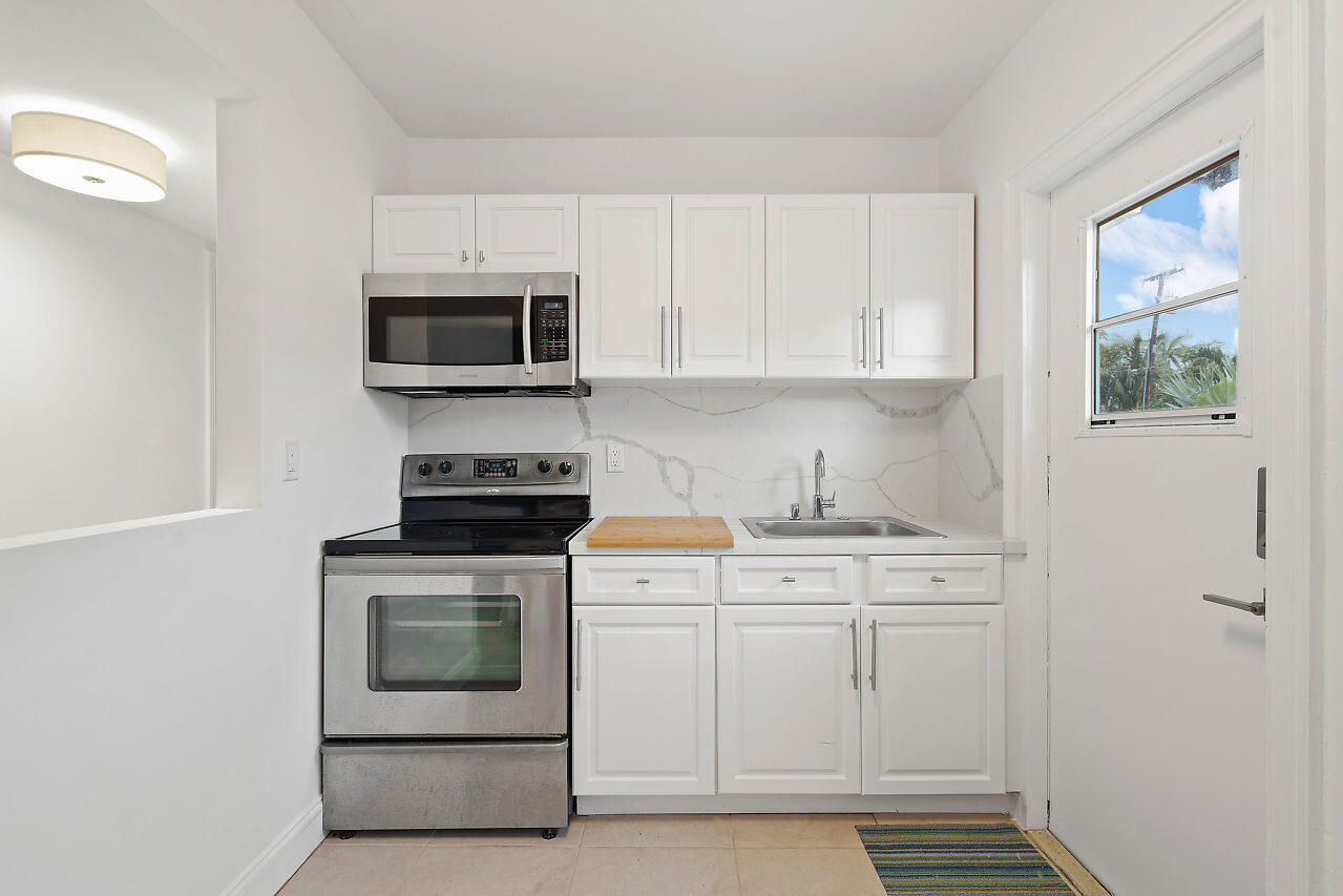 1143 Surf Road Singer Island, FL 33404 - Photo 20 of 34 008-1143SurfRoad-SingerIsland-FL-small