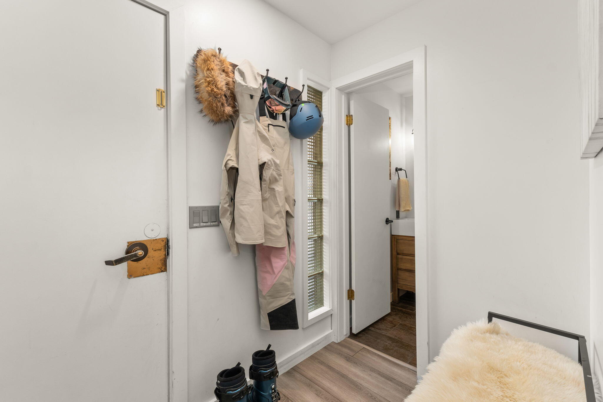 119 Picabo Street, Unit B2 Ketchum, ID 83340 - Photo 16 of 40 Entry & Mudroom