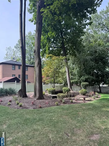 $2,100 | 250 Broad Avenue, Unit GRD, Leonia, NJ 07605