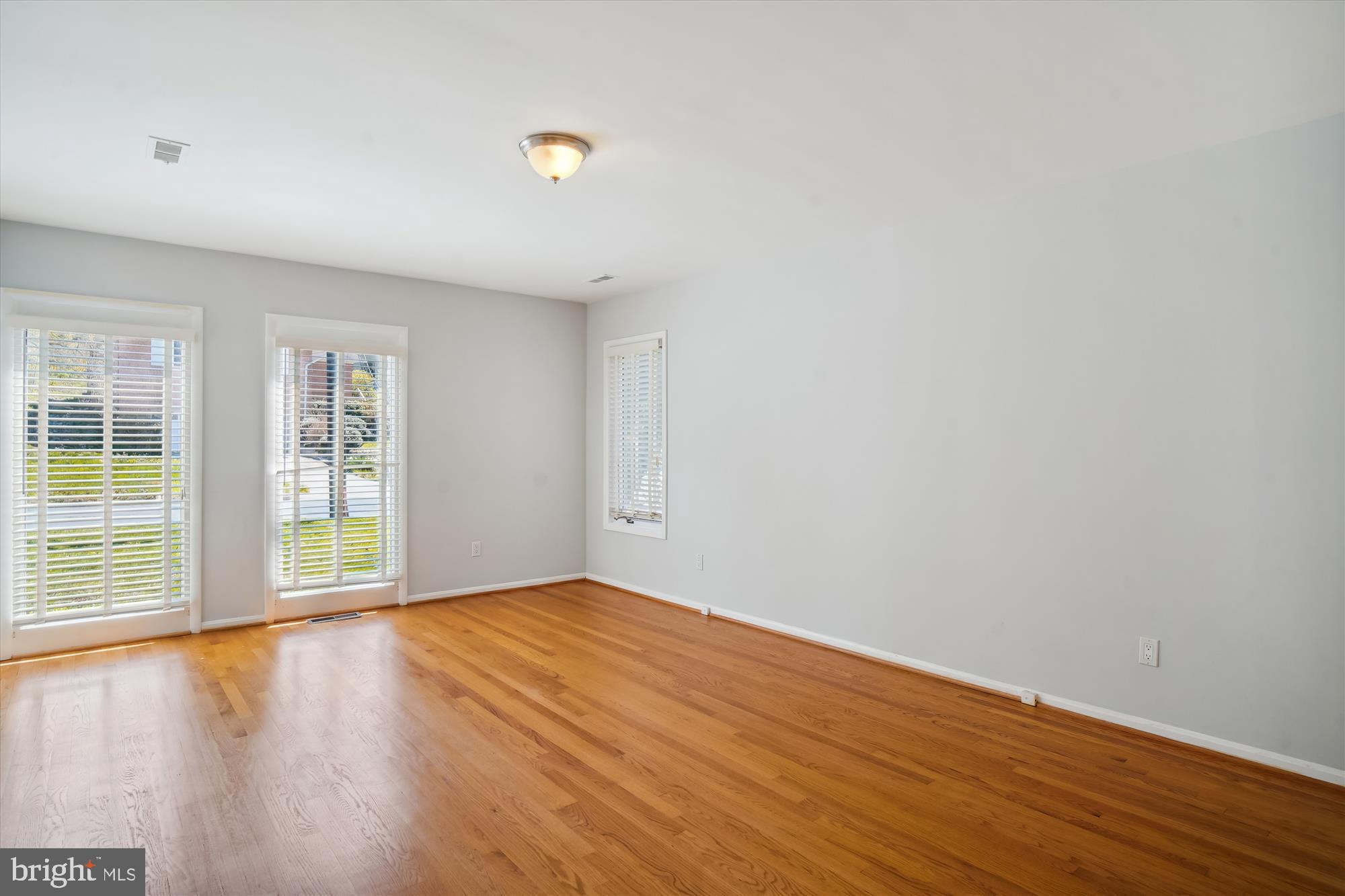 6512 Millwood Road Bethesda, MD 20817 - Photo 19 of 41 main level-primary bedroom