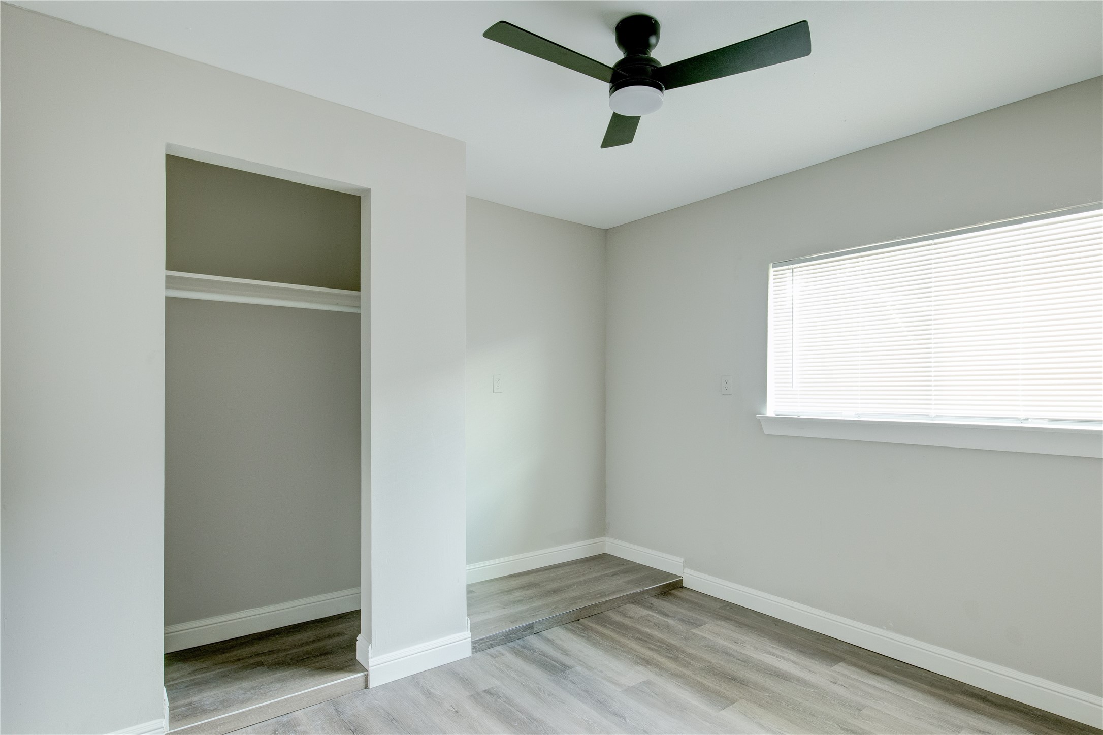 8406 Beechaven Road La Porte, TX 77571 - Photo 20 of 27 office space/game room