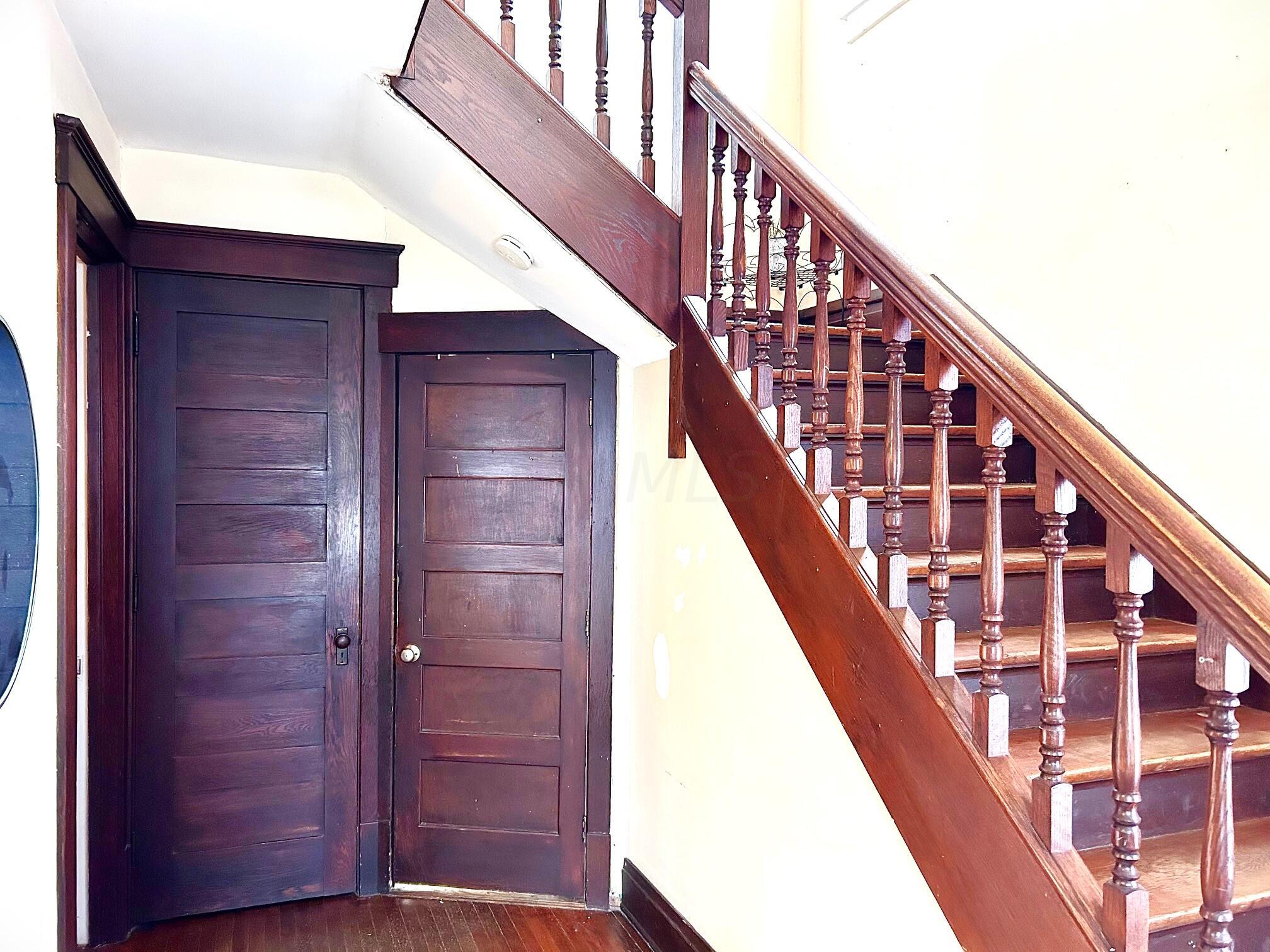 586 Mt Vernon Road Newark, OH 43055 - Photo 3 of 5 586 Mount Vernon Beautiful original wood