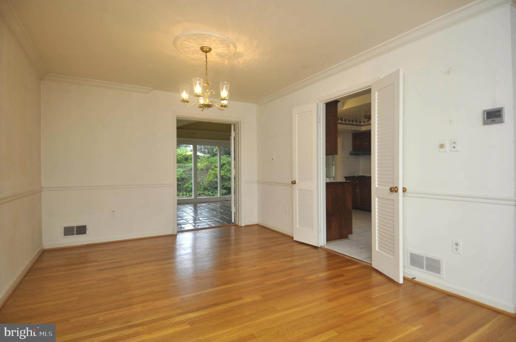 5850 Upton Street McLean, VA 22101 - Photo 17 of 31 Dining Room
