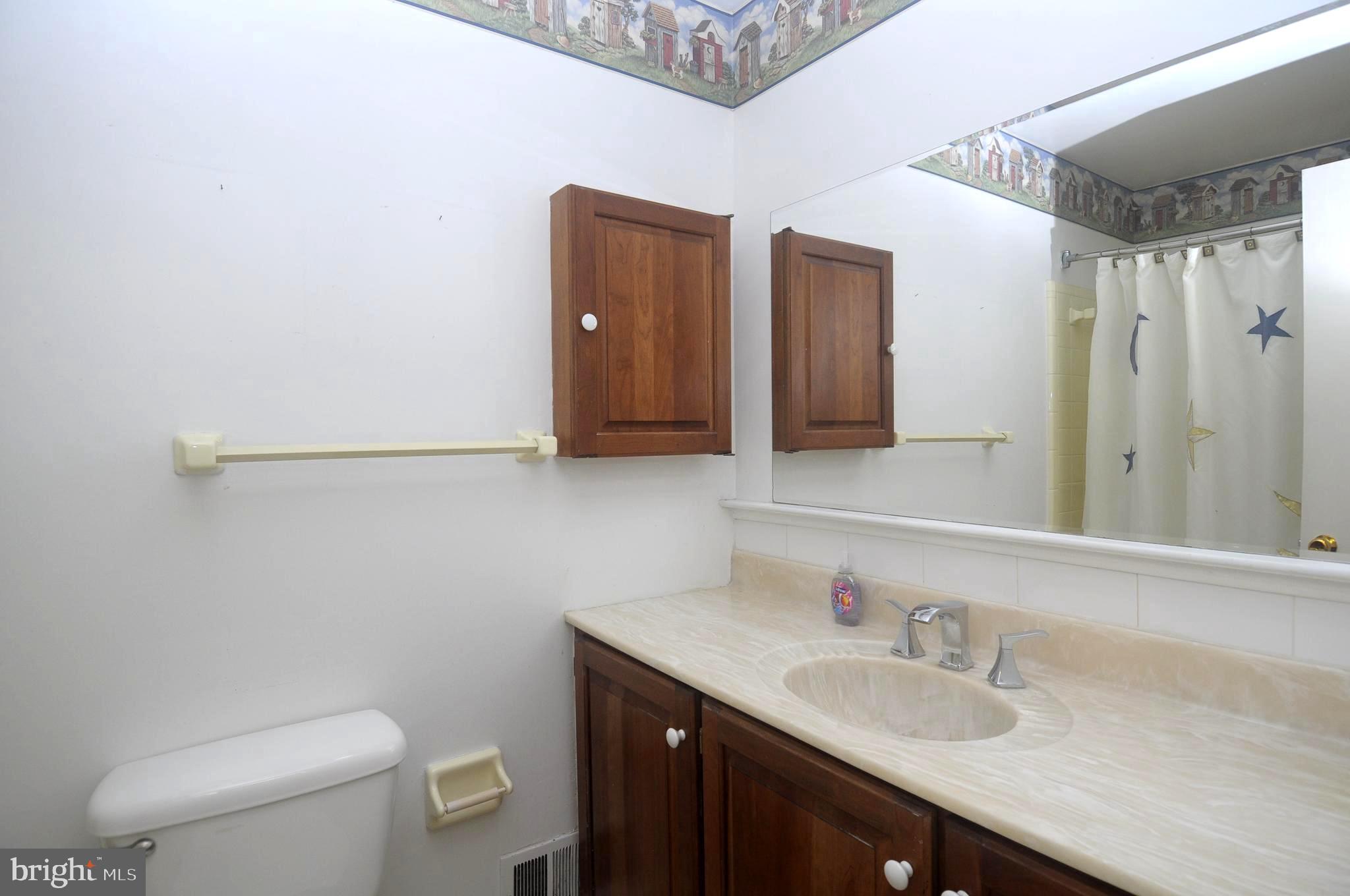 5850 Upton Street McLean, VA 22101 - Photo 24 of 31 Guest Bath #2