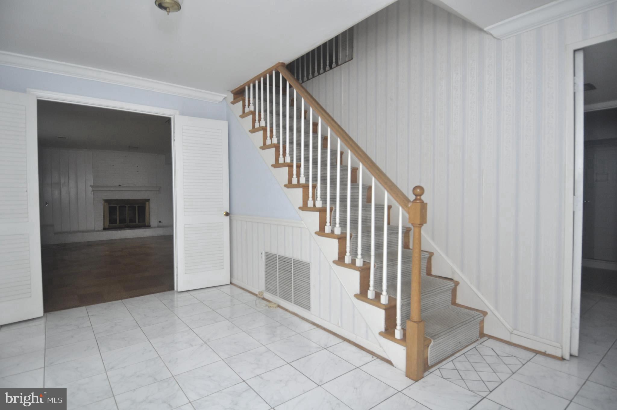 5850 Upton Street McLean, VA 22101 - Photo 26 of 31 Foyer