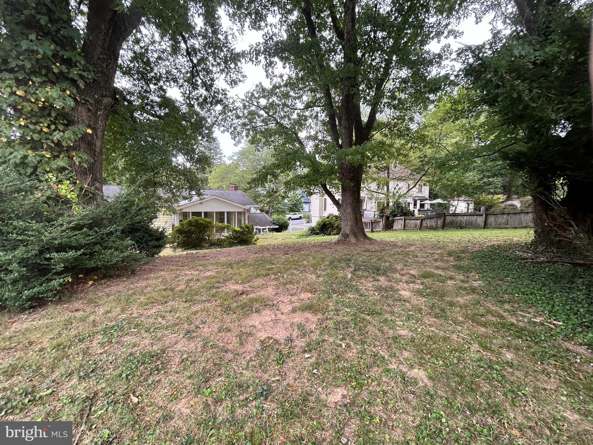 5850 Upton Street McLean, VA 22101 - Photo 7 of 31 Huge lot w/ lots of trees