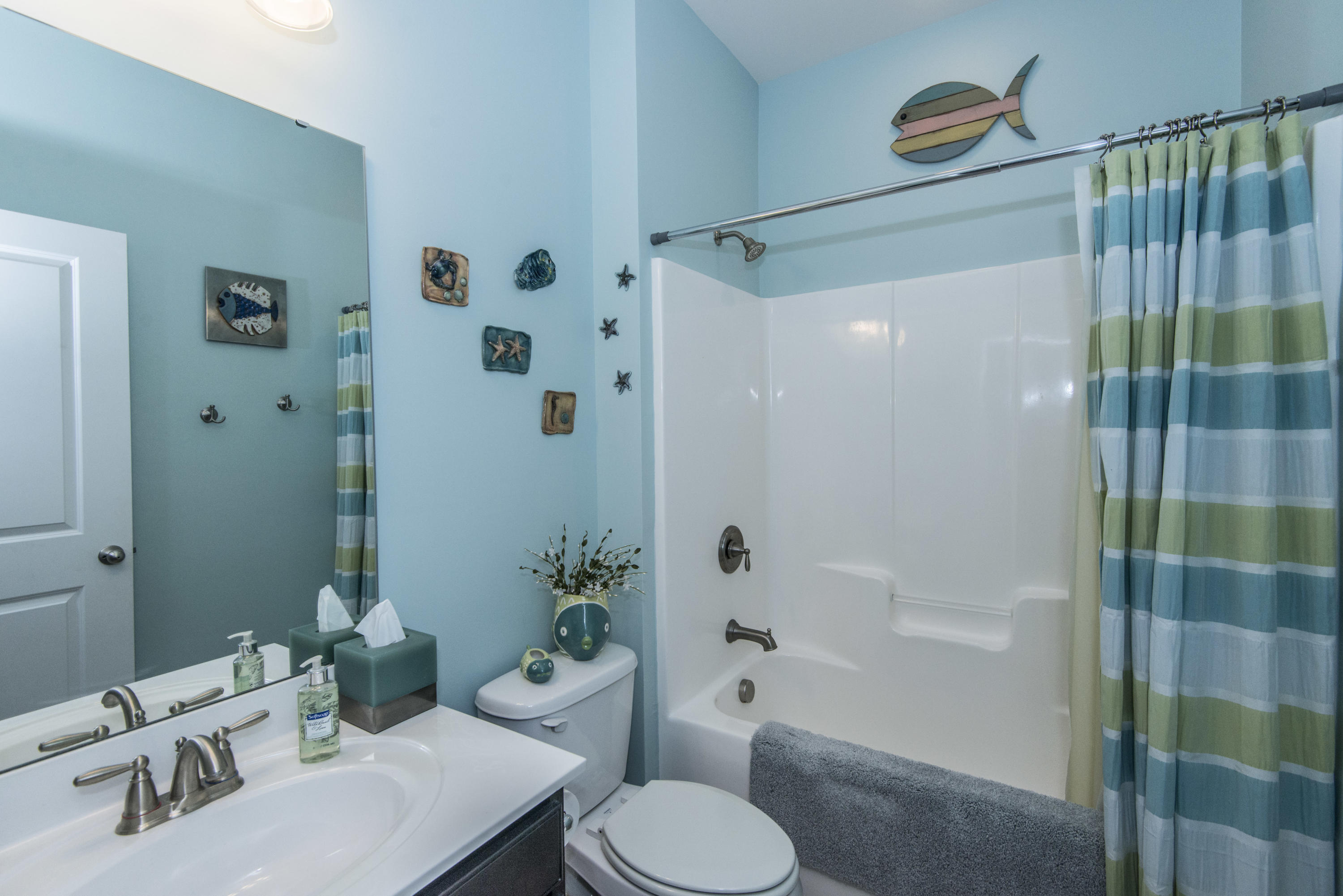 138 Royal Star Road Summerville, SC 29486 - Photo 25 of 48 138 Hall bath-2