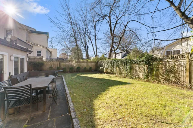 $1,895,000 | 29 Dobbs Terrace, Scarsdale, NY 10583