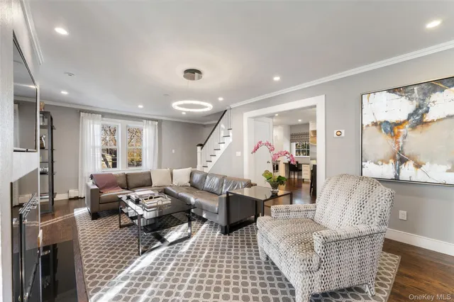 $1,895,000 | 29 Dobbs Terrace, Scarsdale, NY 10583